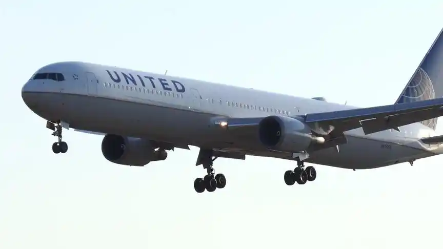 超级少见的美国联合航空波音767-400 er客机降落