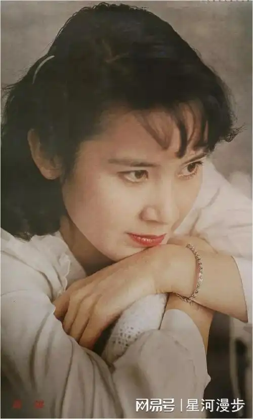 挂历欣赏(396)——1987年电影演员|方舒|张瑜|白灵|张芝华_网易订阅