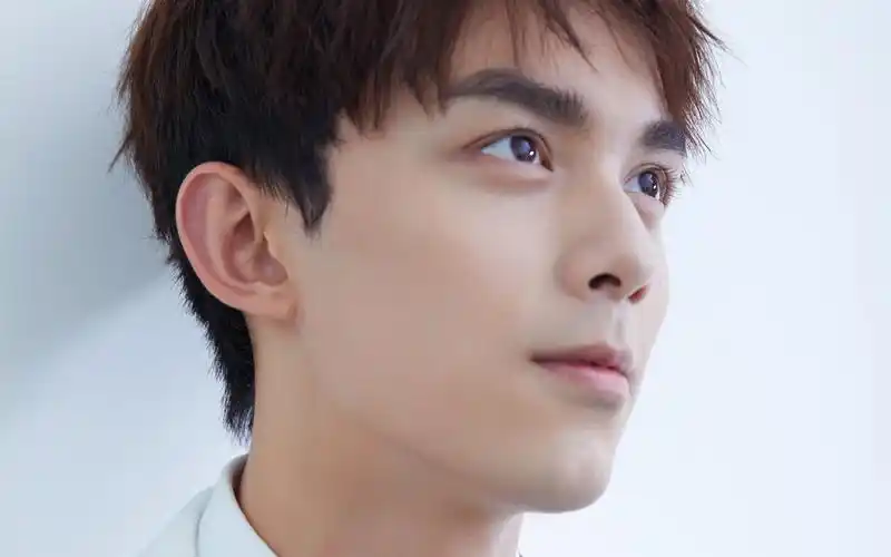 吴磊清爽帅气写真