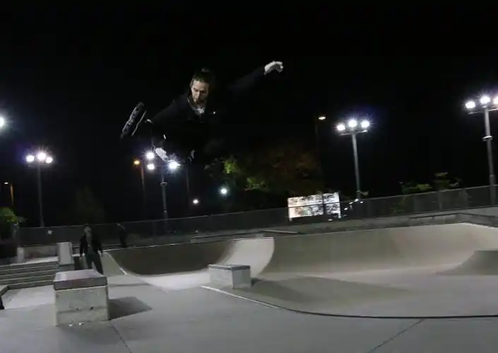 伤痕累累 百般反对 rollerblading 玩家热情不减