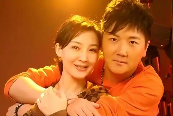 15年后,再看孙楠妻子潘蔚的现状,才知道买红妹的精明