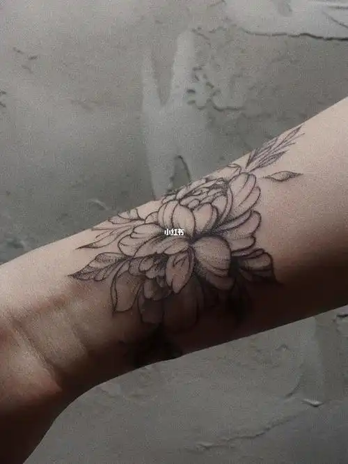 vtattoo手腕素花纹身