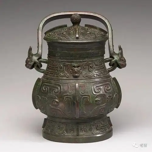 都是荷枪实弹的特警护送保利博物馆 西周时期的神面卣西周 青铜提梁卣