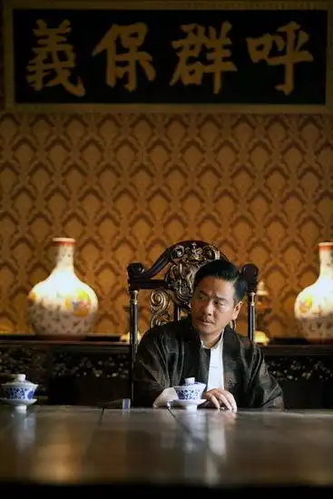 连奕名(微博),杨洋(微博),张嘉倪(微博)主演的电视剧《终极征服》正在