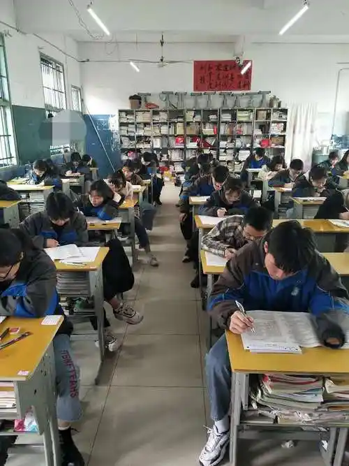 竞赛获奖名称 英语单词竞赛 奖励时间 2021-04-10 单位 楚云中学 描述