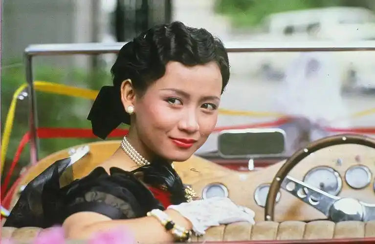 大家觉得商天娥年轻时算美女吗