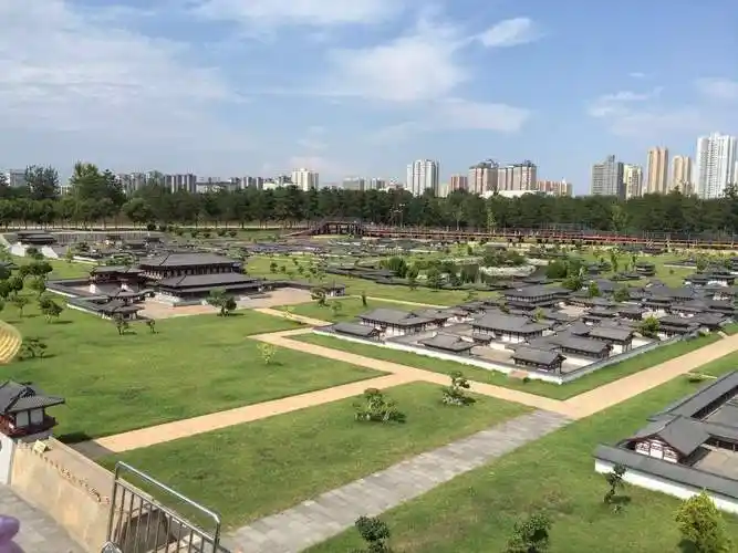 大明宫国家遗址公园,位于陕西省 a target="_blank" href="/item/西安