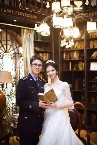 警服遇见婚纱七夕南京公安大片来袭