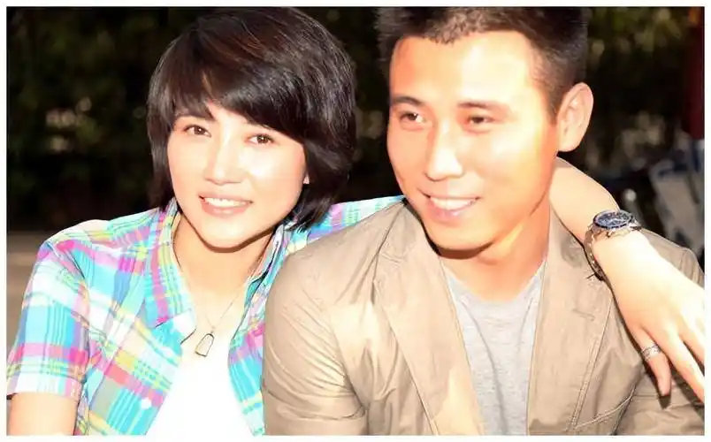 "星二代"李乃文:戏红人不红,与颜丙燕意难平,48岁终结婚_妈妈_表演