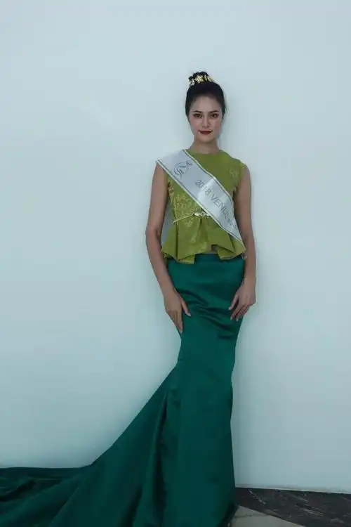 venlis时尚女王国际交流赛参赛佳丽马来西亚服饰展示