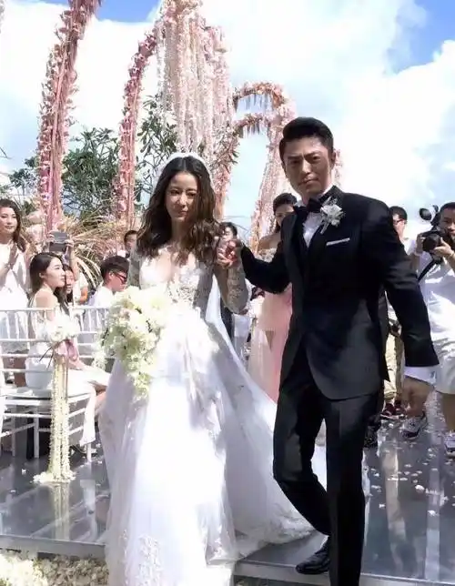 盘点明星婚礼名场面:有豪华奢侈,有简约低调,也有感动和欢喜