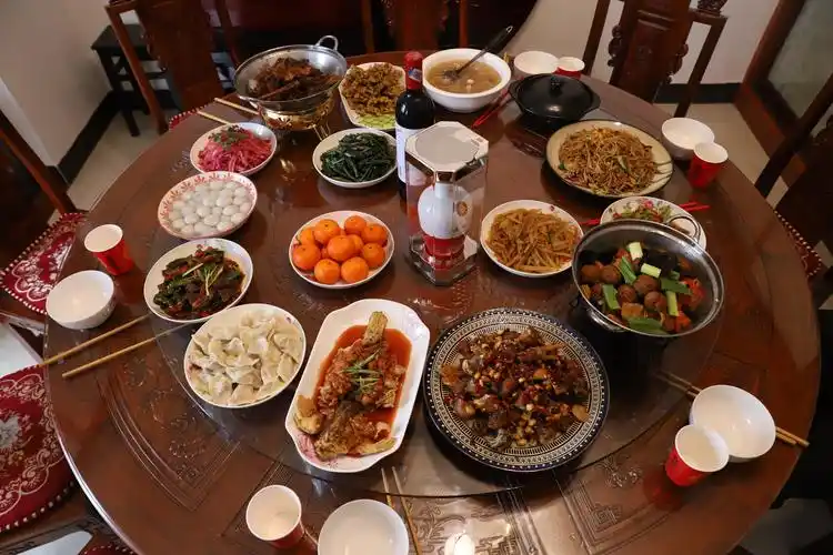 朋友来家里吃饭,我准备了一桌菜,网友:图四图五一看就是江西菜