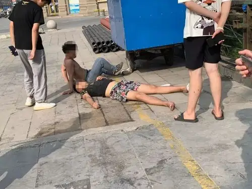 一大早,两名姜堰男子衣冠不整躺在地上,原因竟是