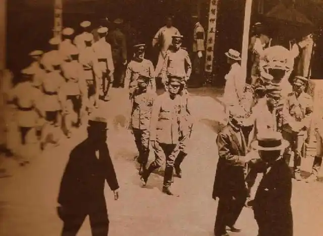 张作霖有8个儿子,但死后尸体停放9年无人管,下葬还是外甥送的葬