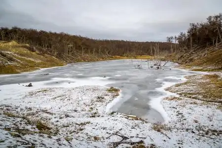 湖面结冰图片
