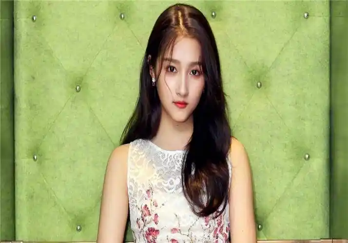 原创关晓彤回怼粉丝不想公开行程享有自己的私人空间