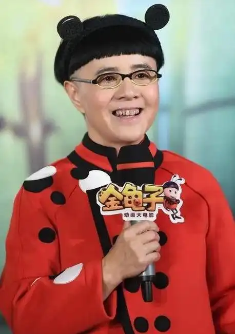 央视知名少儿频道主持人金龟子青岛某酒店庆祝结婚35周年