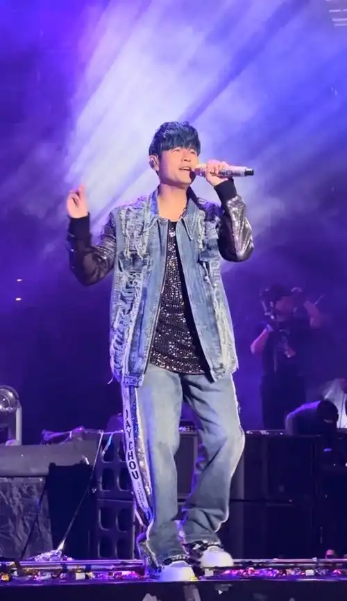 周杰伦嘉年华演唱会太棒啦.2001.9.14周董《范特西》发 - 抖音