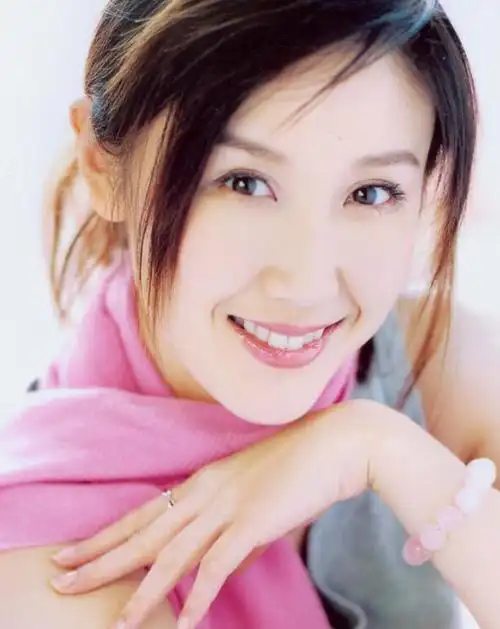 演员李婷:嫁大21岁的寇振海,甘愿退居幕后相夫教子,也是好继母