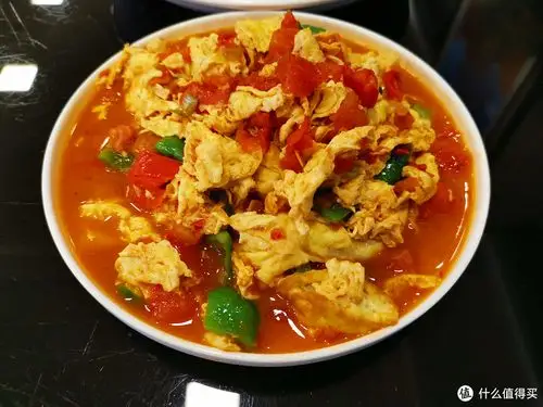 没有菜单,墙上的图片就是菜单,对着点就行了,三个人点了西辣蛋拌面.