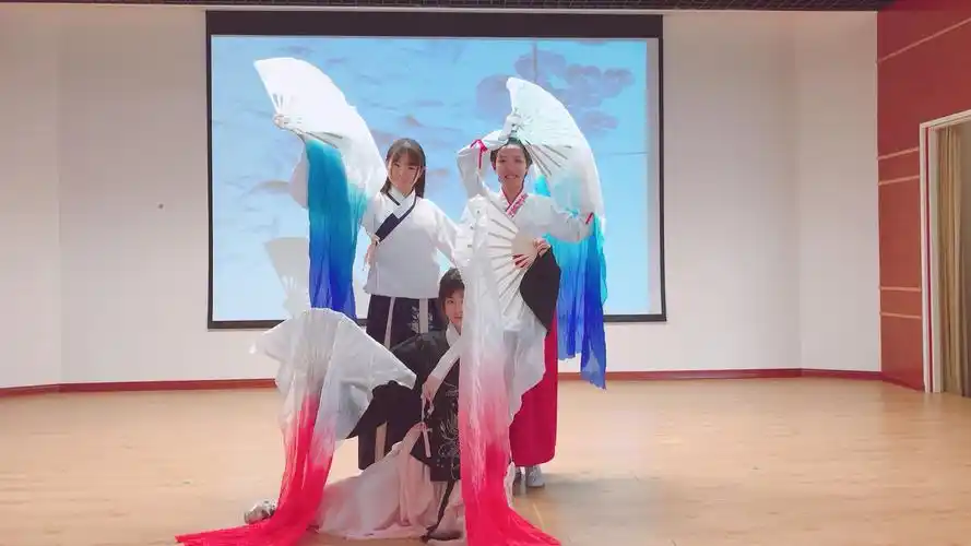 舞蹈锦鲤抄肖诗意管晓蒙汤心怡