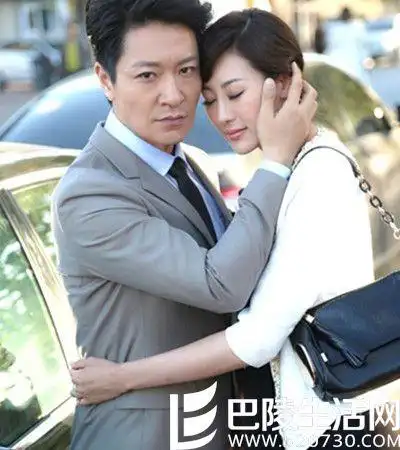 在《真爱谎言中》她与李宗翰一起搭档饰演妻子"顾娜",在剧中她纠结于