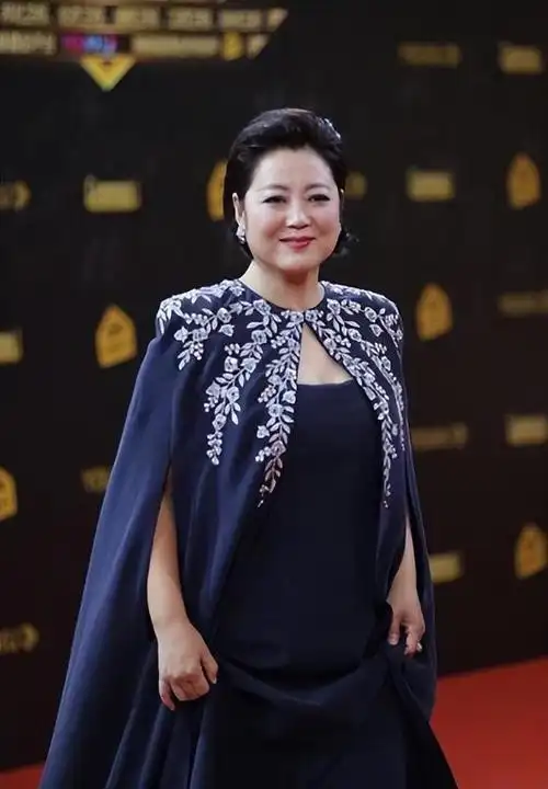 曾两次被梅婷抢戏,狂打200针的王茜华,可算迎来了今天!