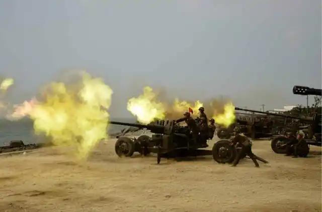 金正恩观看高射炮射击比赛 强调军人要训练成神炮手