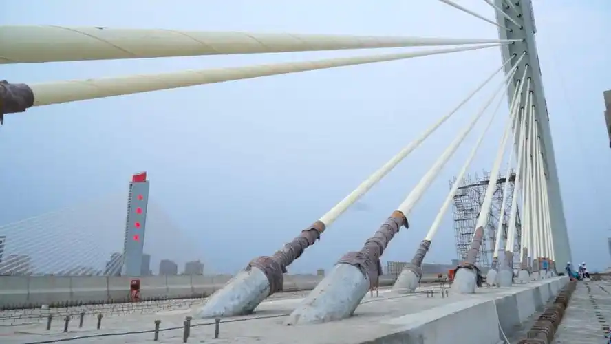 11大桥采用的168根高强度平行钢丝斜拉索,全部由巨力索具股份有限公司