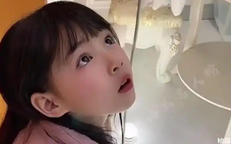 抖音凭颜值爆火的7岁女孩蓝妮妮患的是什么罕见病