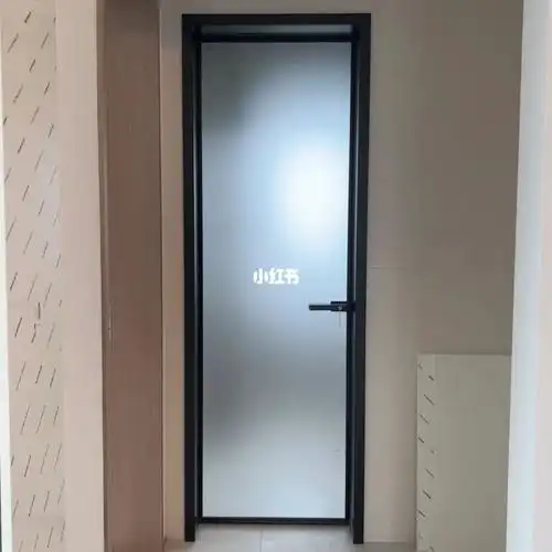 两扇超绝的玻璃门