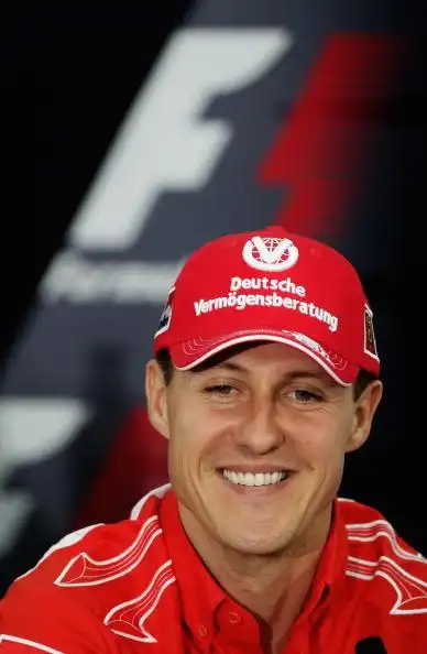 图文f1巴林站周四发布会舒马赫笑迎新赛季