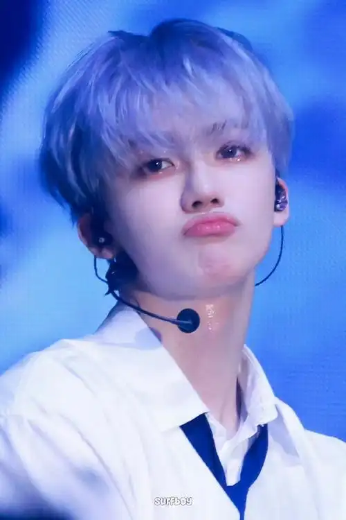 罗渽民大屏幕艺术家##罗渽民四颜一