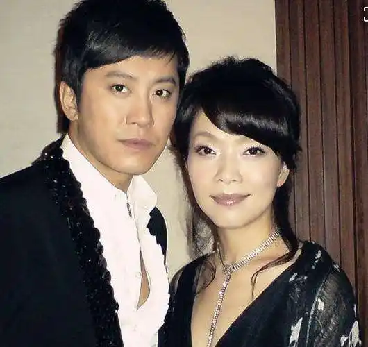 50岁毛宁老婆曝光,样貌气质不输杨钰莹, 夫妻感情非常好!