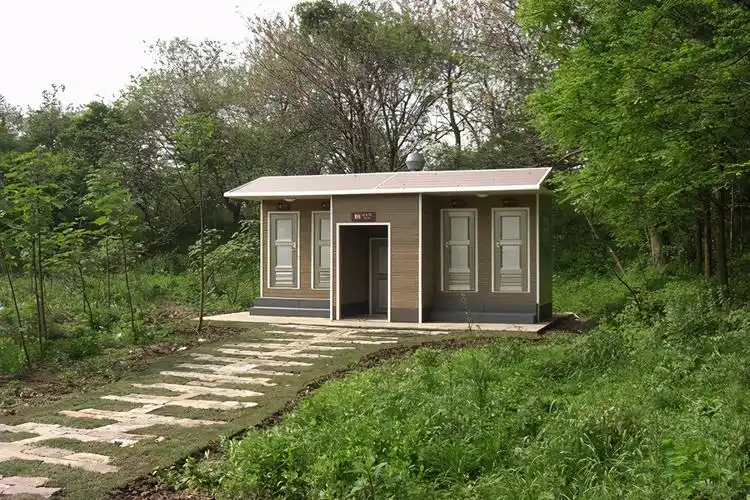 很多的景区公共厕所得到了改善,有许多境外游客也表示中国景点的公厕