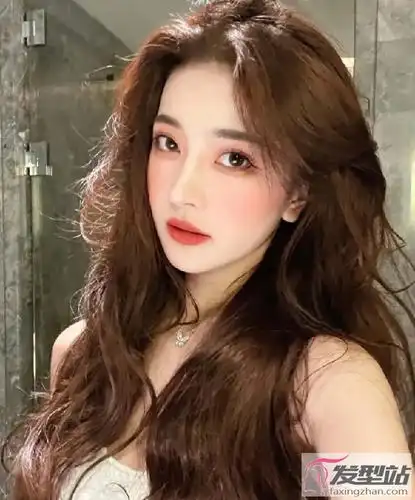 今年流行渣女大波浪 路人变女神就靠它_发型站_最新流行发型设计发型