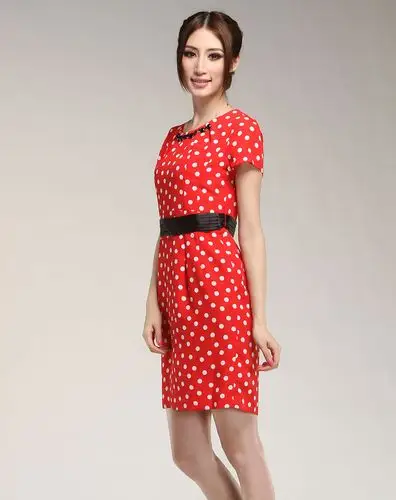 红色圆领波点淑女短袖连衣裙
