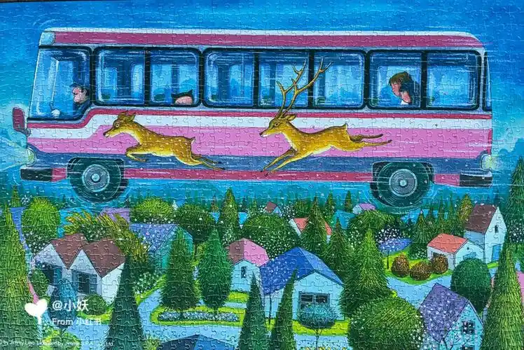 拼图名:时光巴士这幅拼图出自几米的《星空》五彩斑斓的画面,无限想象