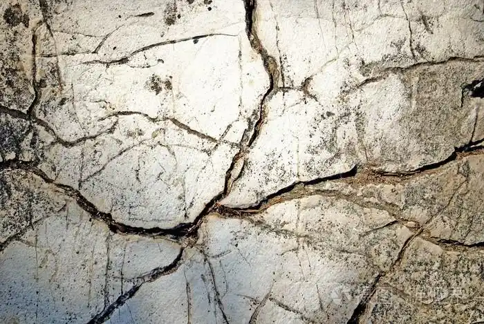 质地的石头与深刻的裂缝