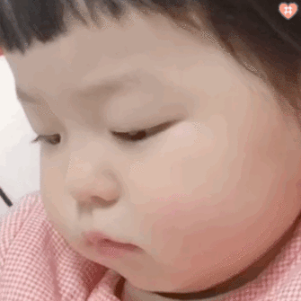 丸子妹表情包动图 委屈巴巴的小样子 所以爱会消失对不对