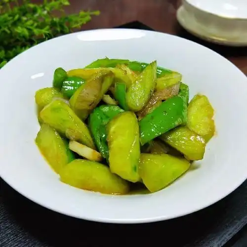 素炒黄瓜,清新爽口,一上桌就被抢光了