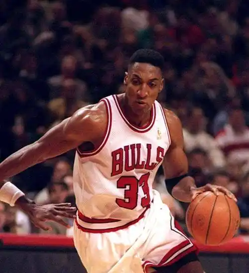 乔丹1993年退役,皮蓬一个人带队表现如何?_公牛_赛季_球员
