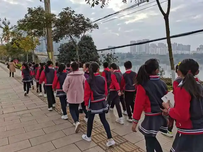 魅力安宁 遇见科学 发现自己———宁湖小学四年级参观科技展掠影