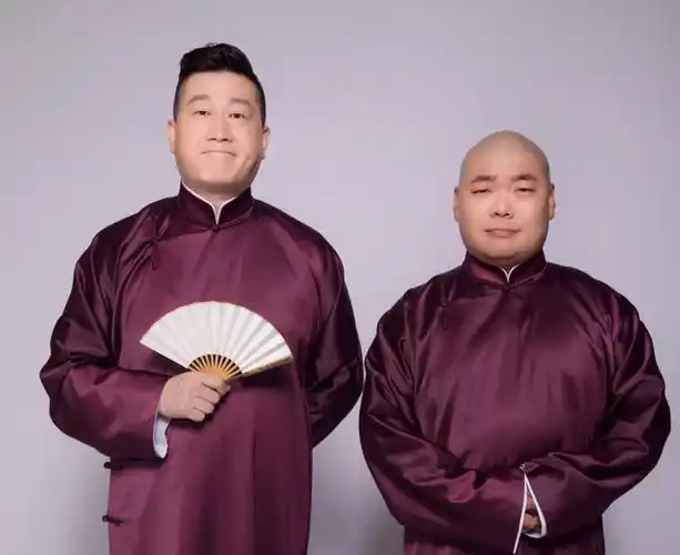 回答:张鹤伦的搭档叫郎鹤炎,两人都是德云社的相声演员,在相声舞台上