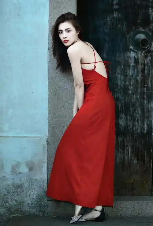 青春抛物线开播赵茜化身排球健将致敬中国女排