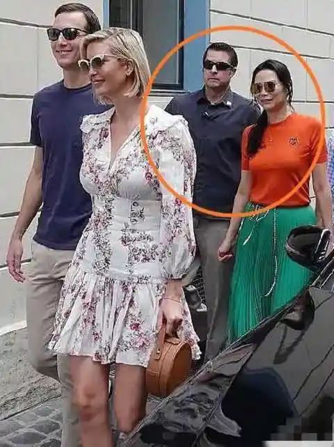 51岁邓文迪状态好在豪宅疯狂锻炼身材引热议自拍不修图超自信