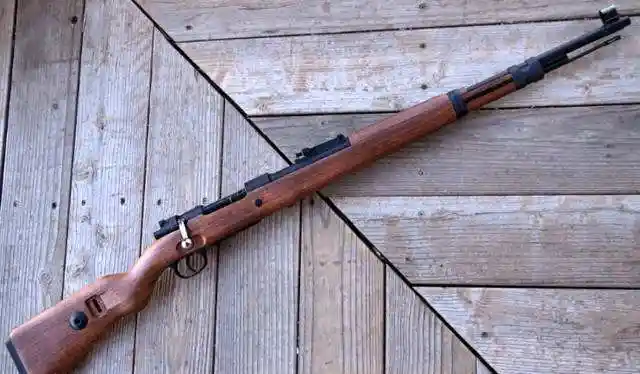 中正步枪跟三八大盖都是抗战时期重要的武器,哪个杀伤力更强?