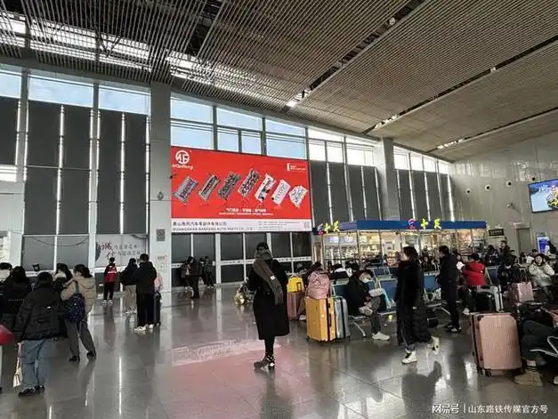 2024年宿松东站广告候车大厅灯箱广告出站通道口广告