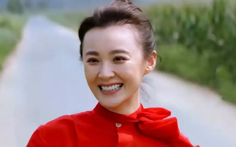 郑莉这首《热血颂》歌声感人肺腑,听得热血沸腾,向英雄致敬