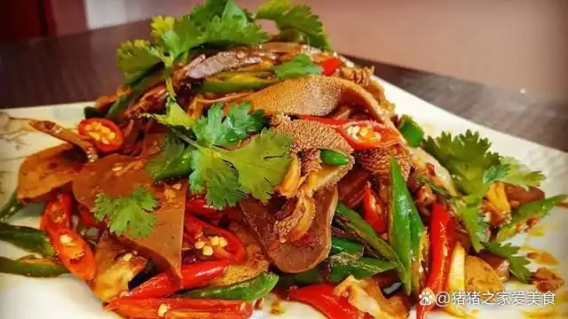 爆炒羊杂的家常做法,不腥不膻香辣可口,干香下饭又下酒